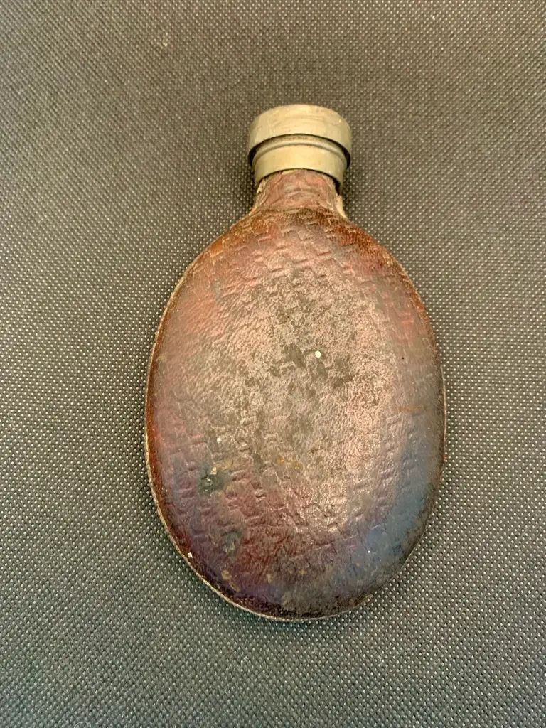 Flasque à alcool en verre et cuir
