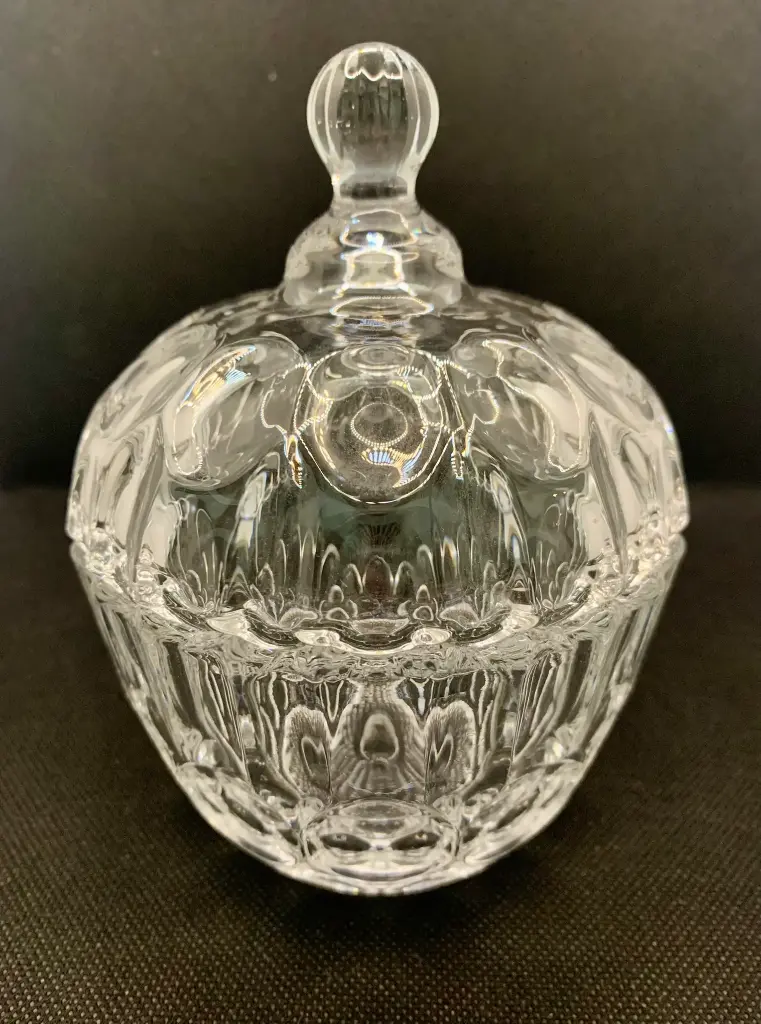 Bonbonnière en cristal moulé