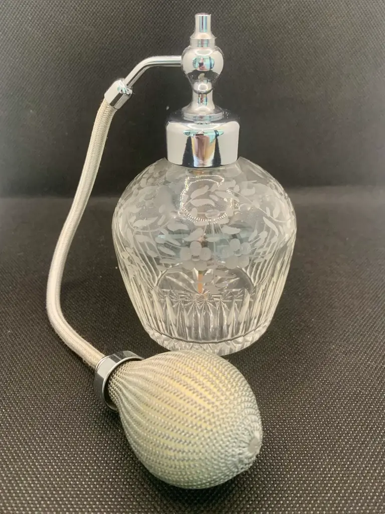 Vaporisateur à parfum en verre gravé