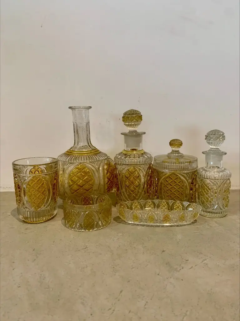 Élégant ensemble de salle de bain vintage en verre pressé moulé – 7 pièces