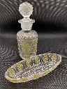 Flacon et coupelle en verre moulé pressé