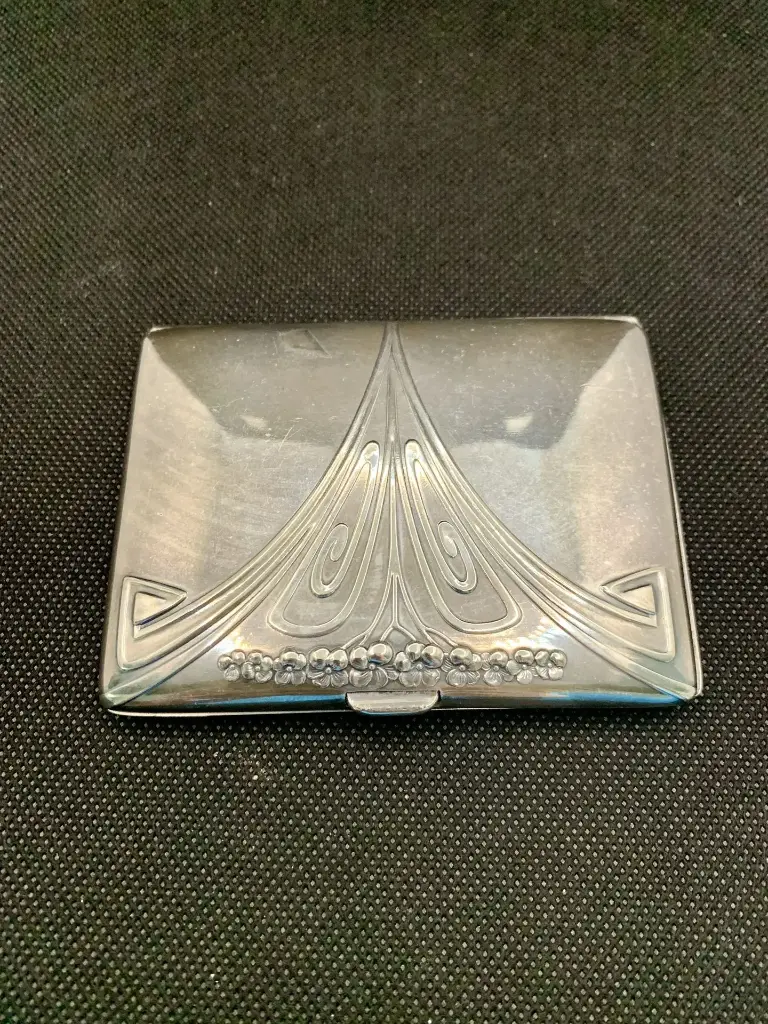 Étui à cigarettes « Jugendstil » en métal argenté