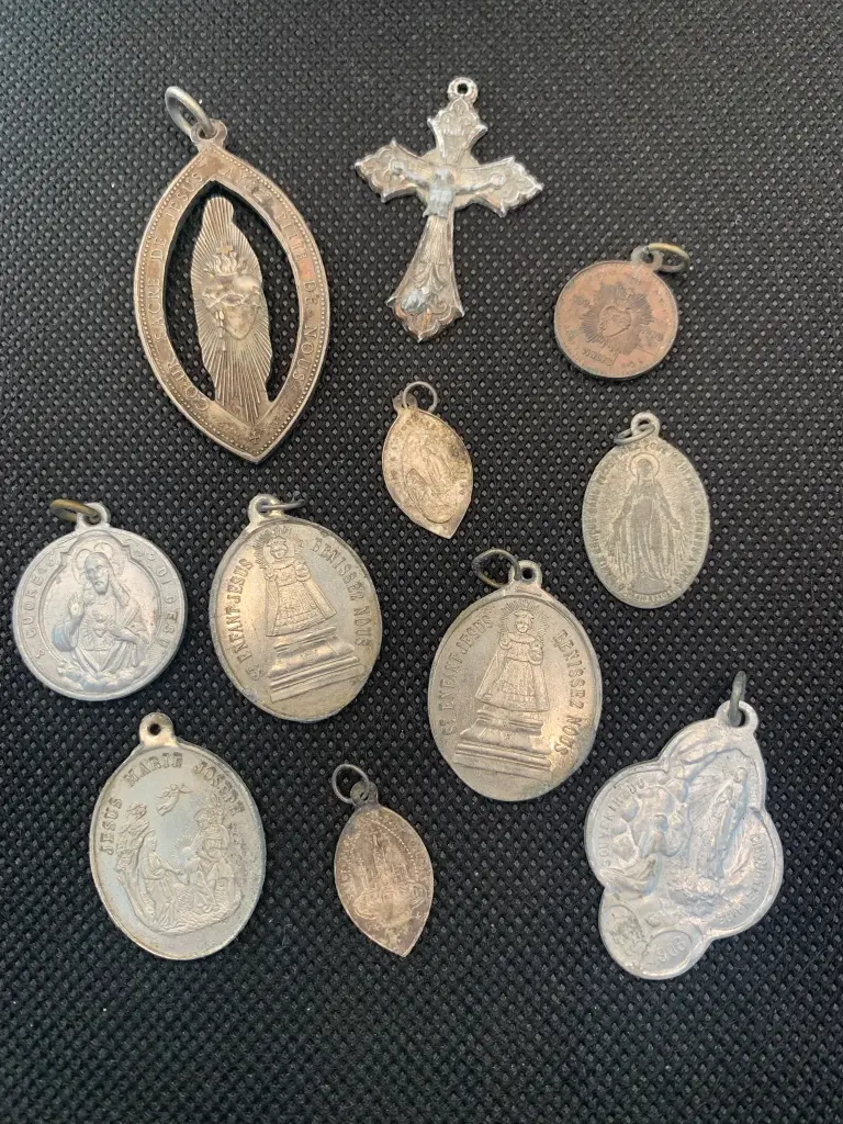 Lot de médailles/pendentifs religieux