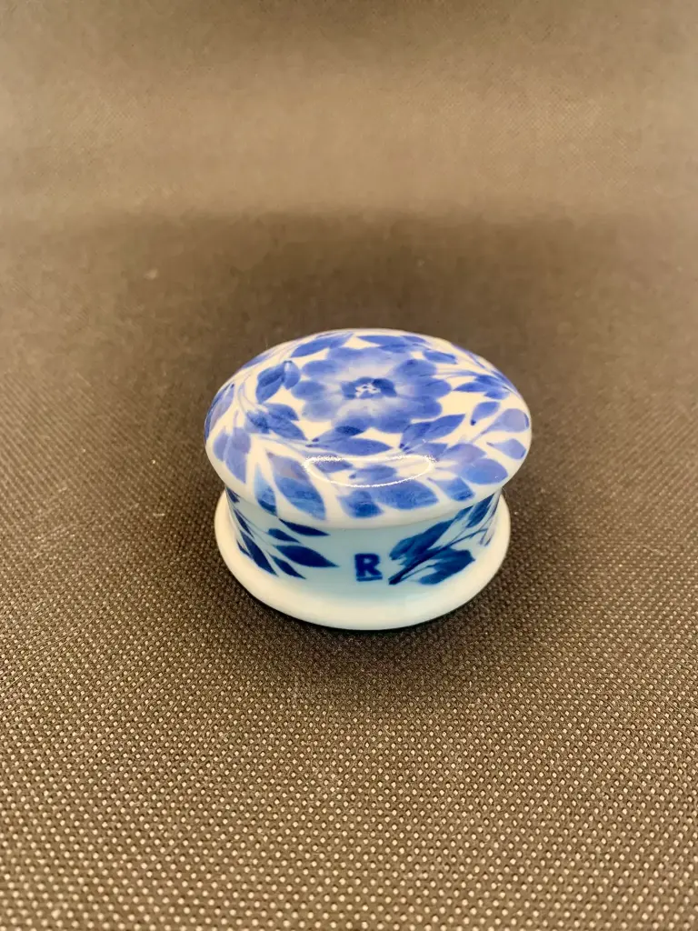 Pilulier en porcelaine