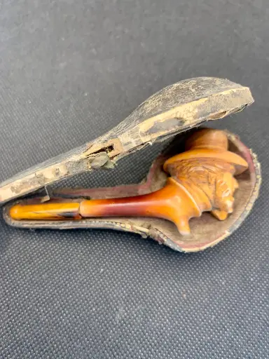 Pipe ancienne à tête sculptée