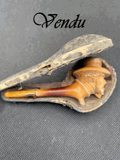 Pipe ancienne à tête sculptée