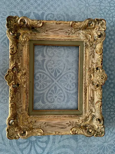 Ancien cadre en bois et stuc doré