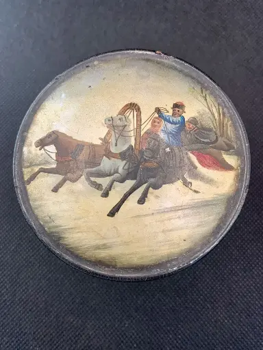 Boîte russe du XIXe siècle en papier mâché laqué noir
