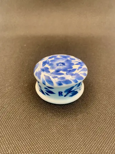 Pilulier en porcelaine
